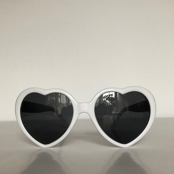 Accessories - White Retro Heart Sunglasses